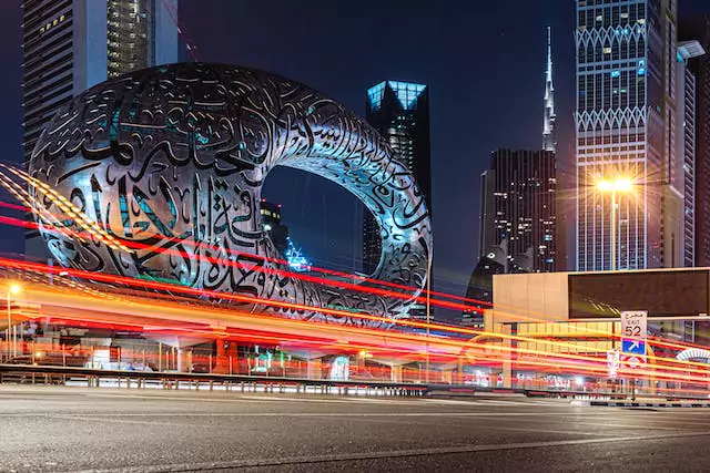 Dubai Mall & Burj Khalifa: Captivating Fusion of Luxury and Modernity
